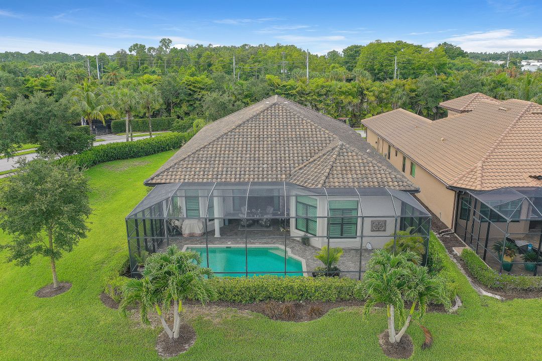 7450 Lantana Cir, Naples, FL 34119