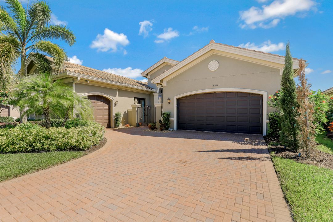 2748 Crystal Way, Naples, FL 34119