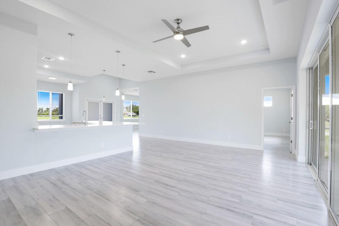 1334 SW Santa Barbara Pl, Cape Coral, FL 33991