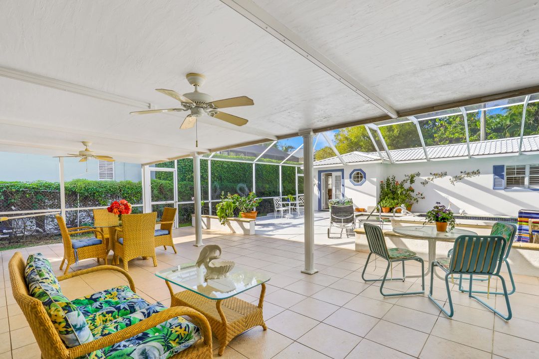 349 2nd Ave N, Naples, FL 34102