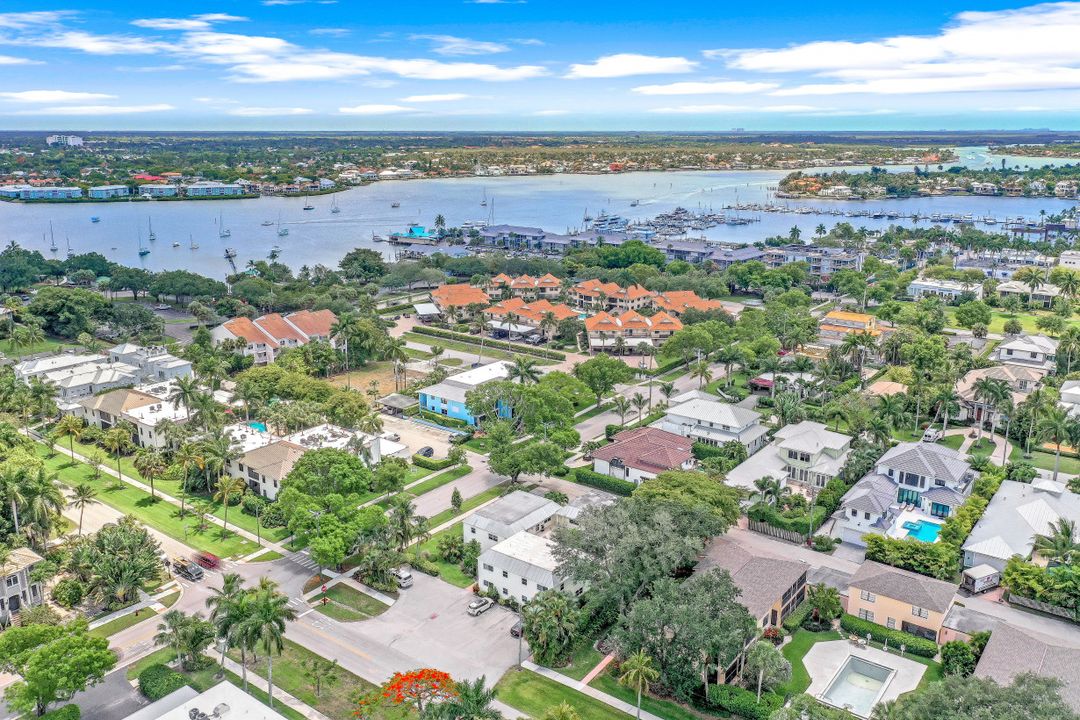 780 10th Ave S #6, Naples, FL 34102