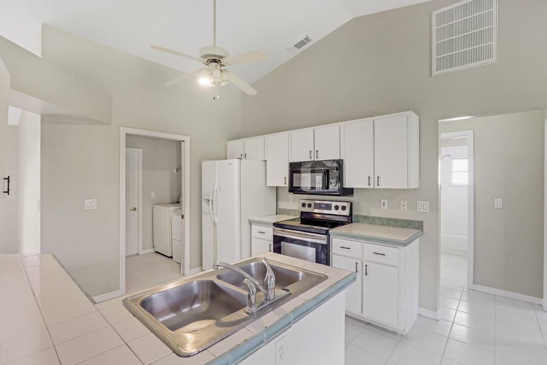 1923 SW 48th Ln, Cape Coral, FL 33914