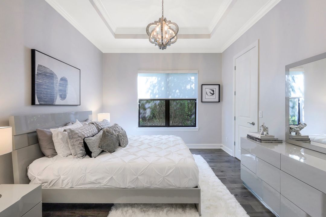 8696 Dilillo Ct, Naples, FL 34119