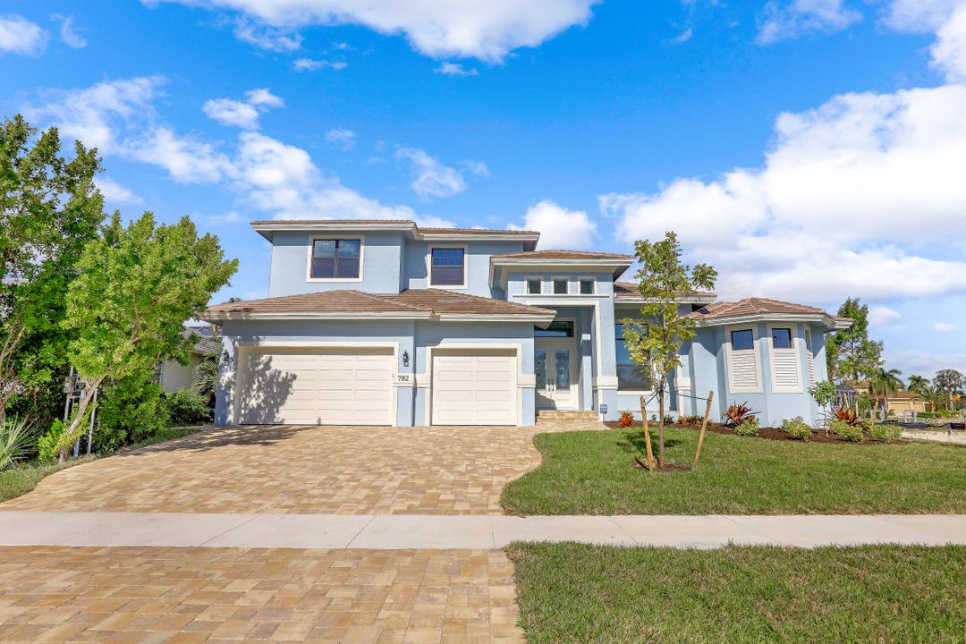 782 Saturn Ct, Marco Island, FL 34145