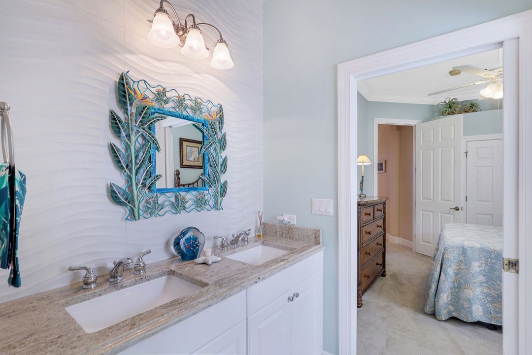 8806 Spinner Cove Ln, Naples, FL 34120