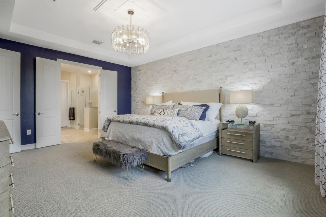 9610 Everglades Dr, Naples, FL 34120