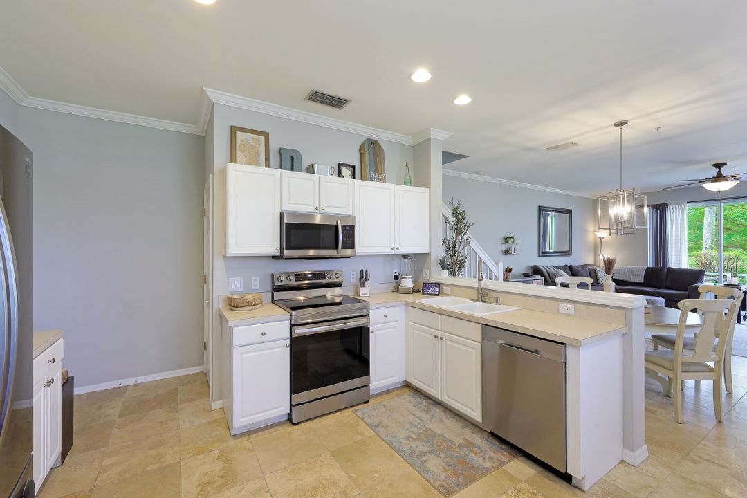 1084 Hampton Cir, Naples, FL 34105