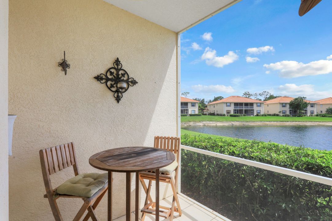 360 Robin Hood Cir #102, Naples, FL 34104