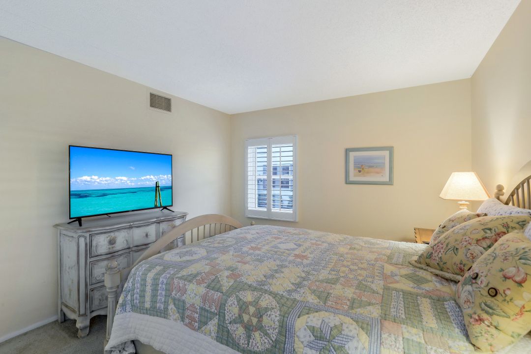 3400 Gulf Shore Blvd N #J-1, Naples, FL 34103