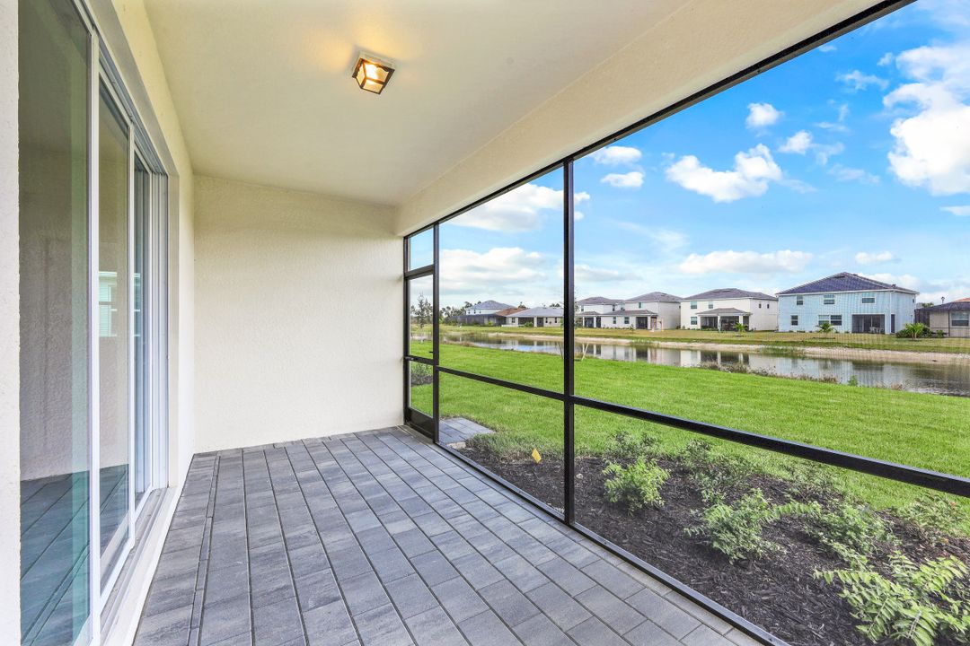 2434 Orchard St, Naples, FL 34120