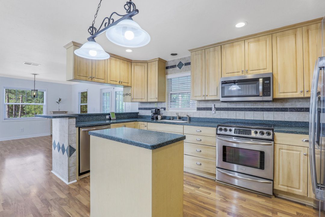 8642 Whispering Pines Dr, Saint James City, FL 33956