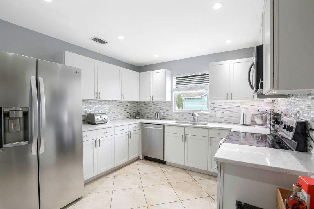 1574 Trafalgar Ln, Naples, FL 34116