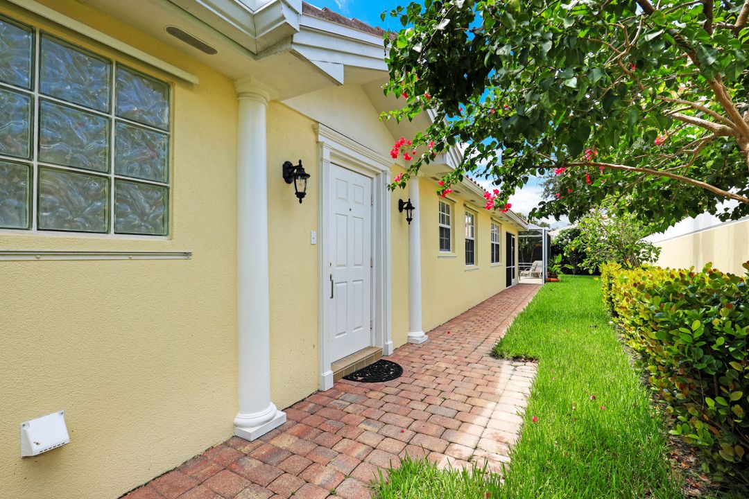 4209 St George Ln, Naples, FL 34119