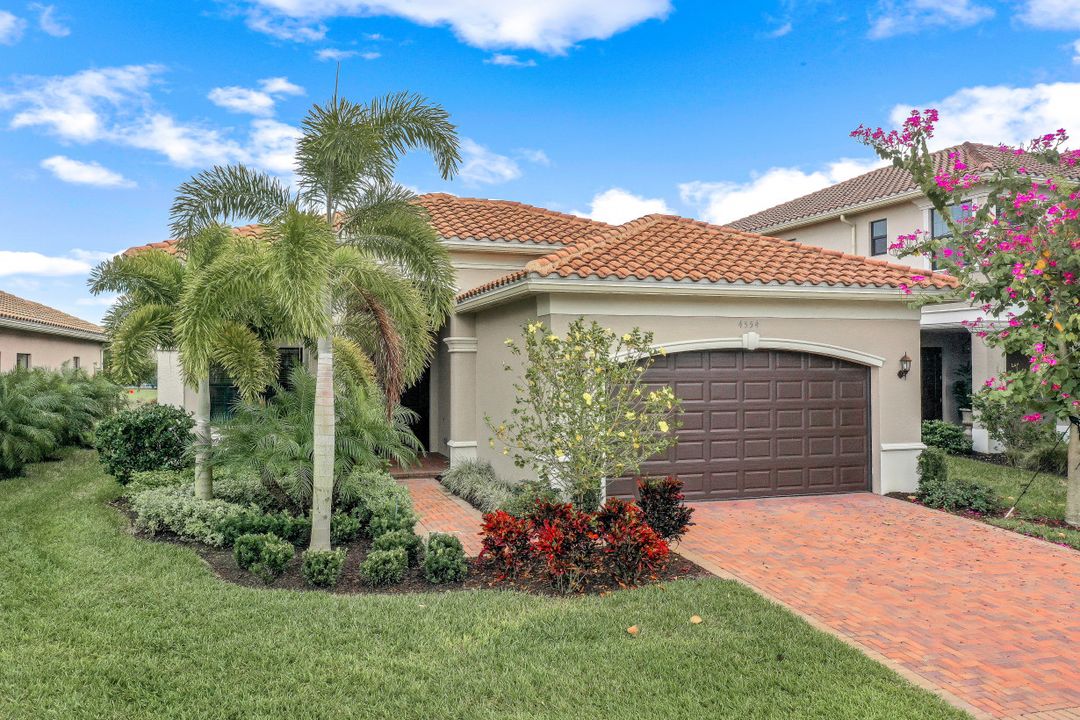 4554 Luminary Ave, Naples, FL 34119