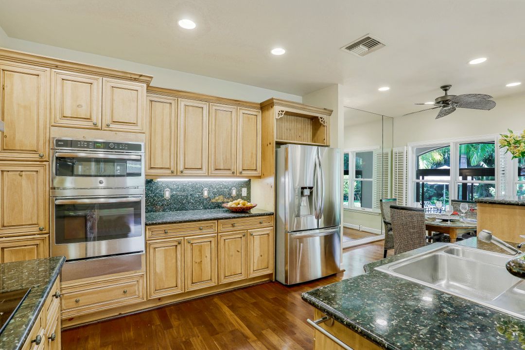 726 Bay Tree Ct, Naples, FL 34108