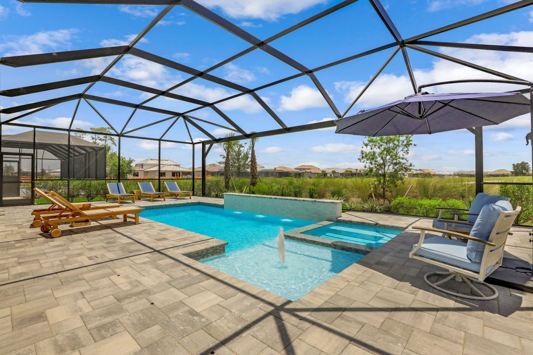 9610 Everglades Dr, Naples, FL 34120