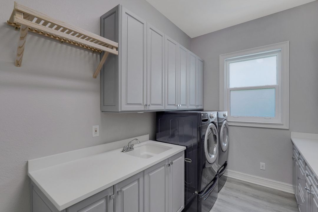 2790 Olde Cypress Dr, Naples, FL 34119