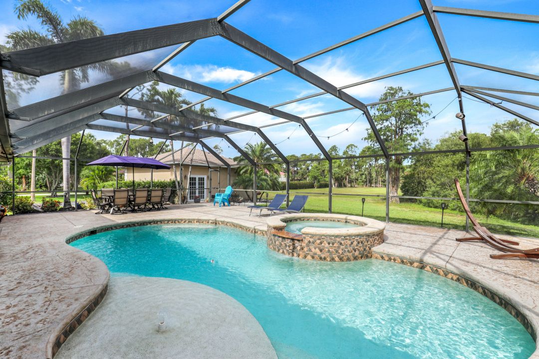 1941 Oakes Blvd, Naples, FL 34119