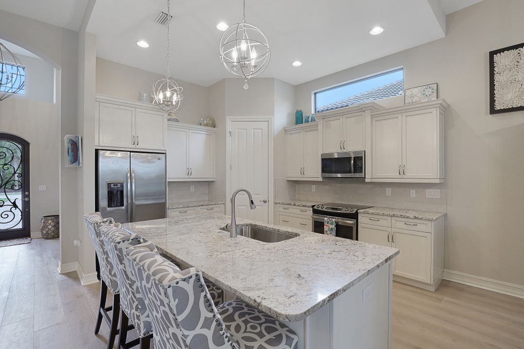 7446 Lantana Cir, Naples, FL 34119