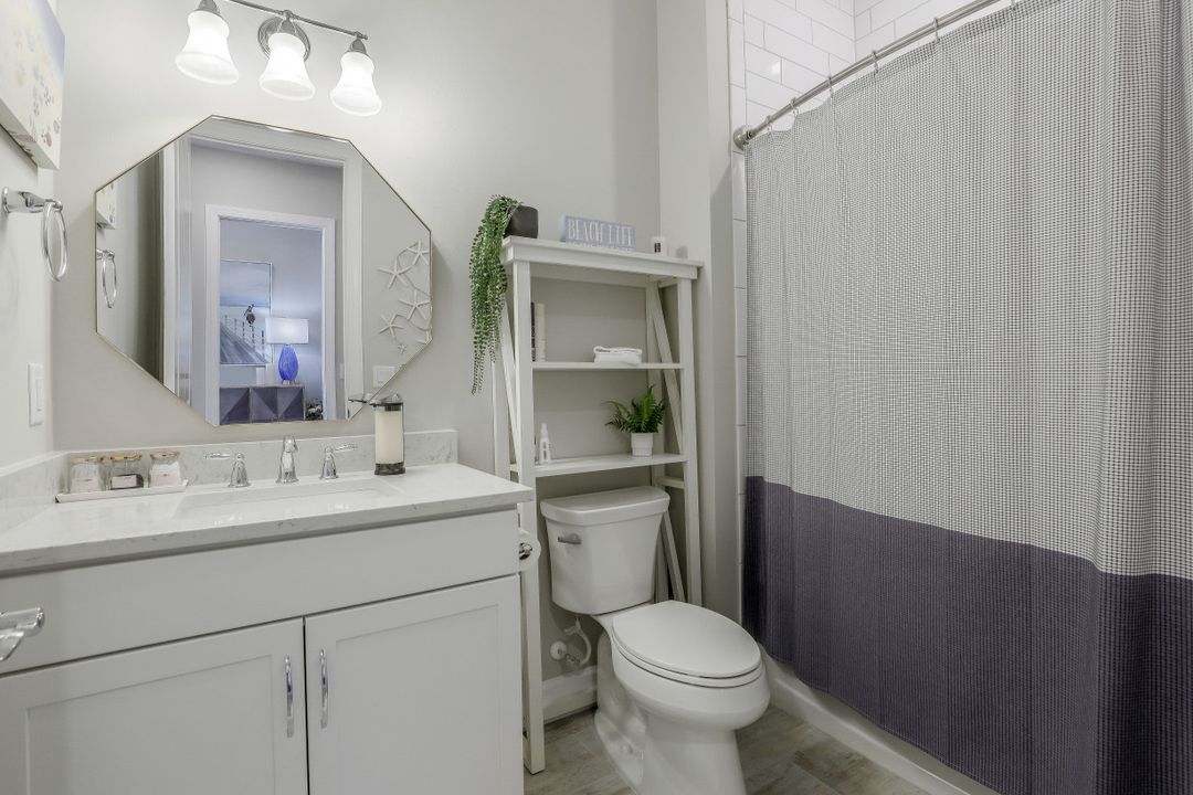 9610 Everglades Dr, Naples, FL 34120