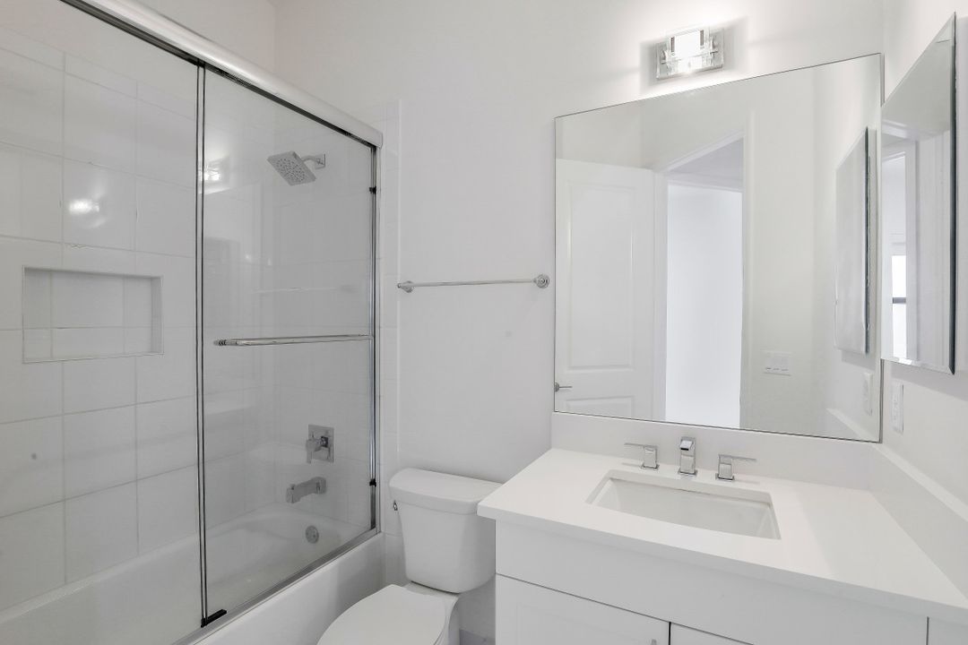 4488 Aurora St, Naples, FL 34119