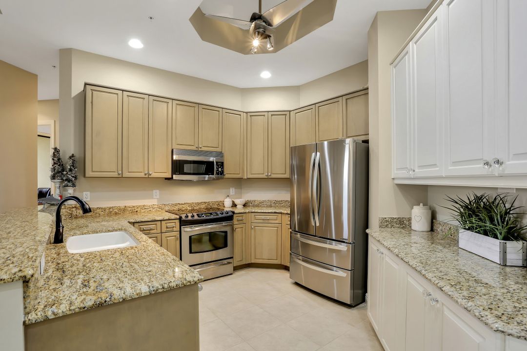 5781 Cape Harbour Dr #1410, Cape Coral, FL 33914