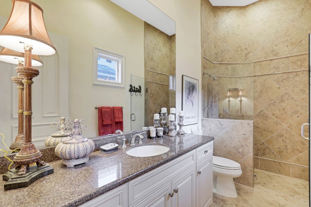 660 Riviera Dr, Naples, FL 34103