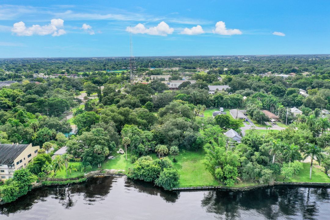 3367 E Riverside Dr, Fort Myers, FL 33916