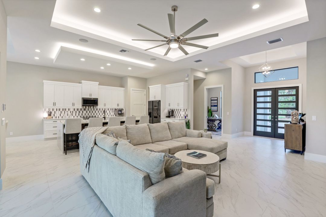 2088 Oakes Blvd, Naples, FL 34119