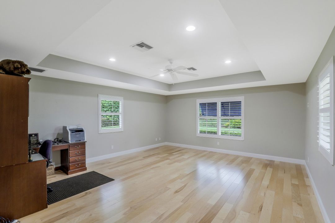 762 Hickory Rd, Naples, FL 34108