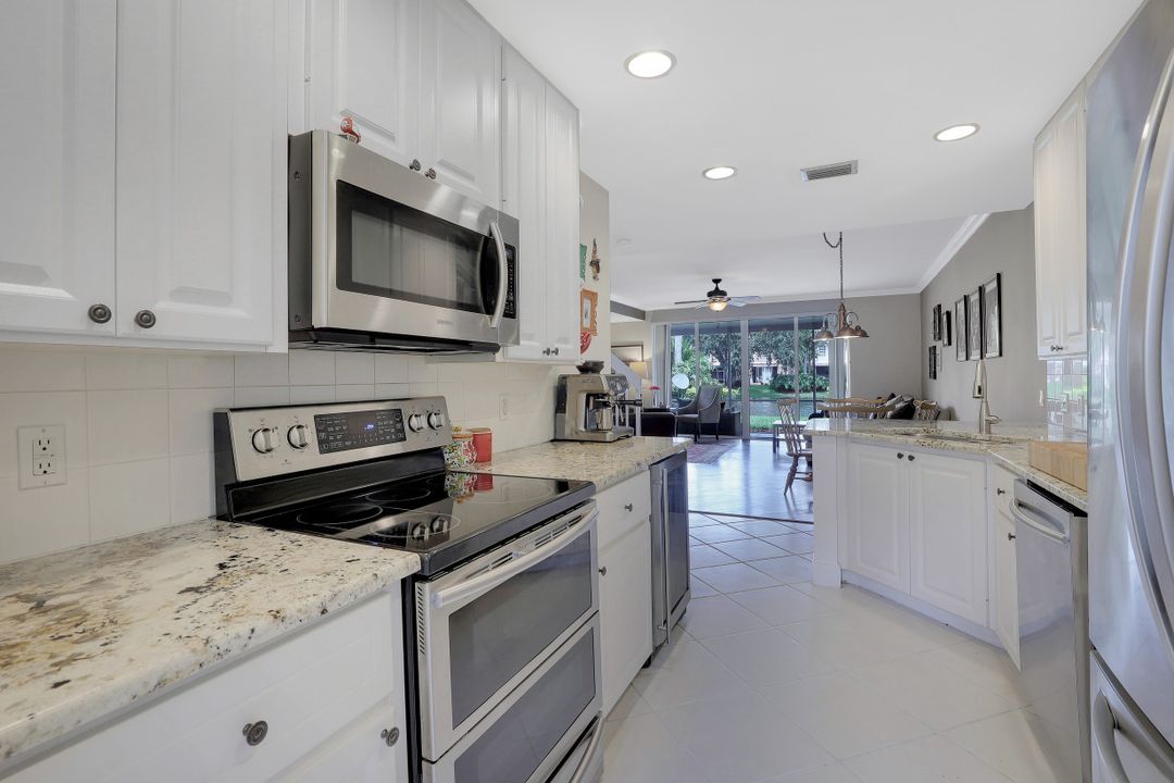 5637 Cove Cir, Naples, FL 34119