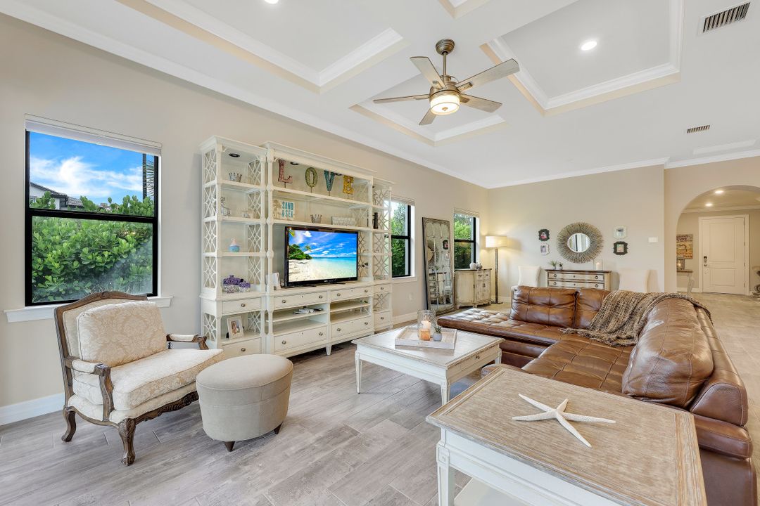 7273 Wilton Dr N, Naples, FL 34109