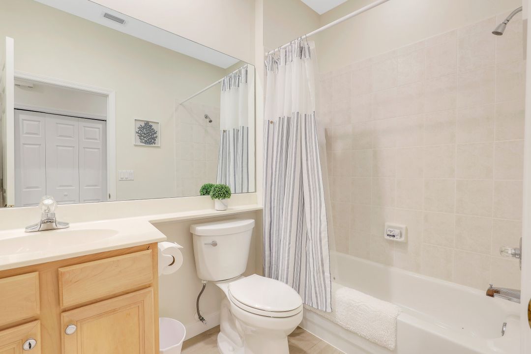 8255 Danbury Blvd #202, Naples, FL 34120