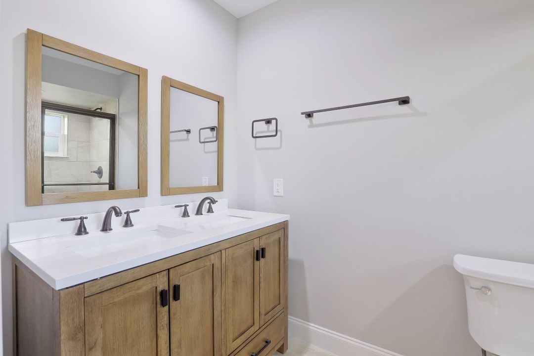 718 95th Ave N, Naples, FL 34108