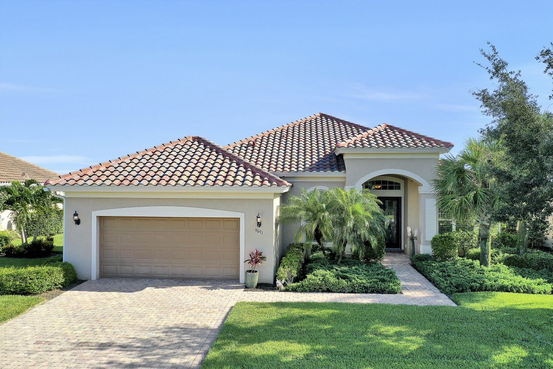 9091 Graphite Cir, Naples, FL 34120