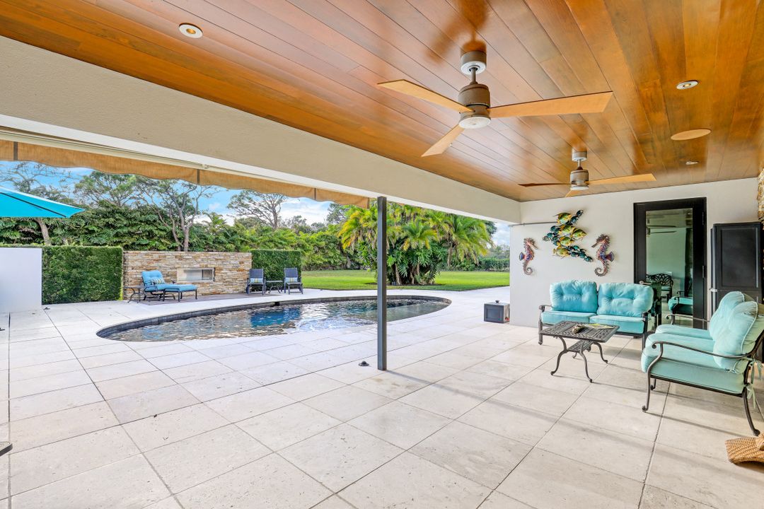 615 Carica Rd, Naples, FL 34108