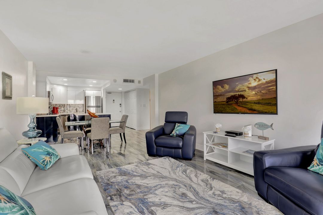 1 Bluebill Ave #703, Naples, FL 34108