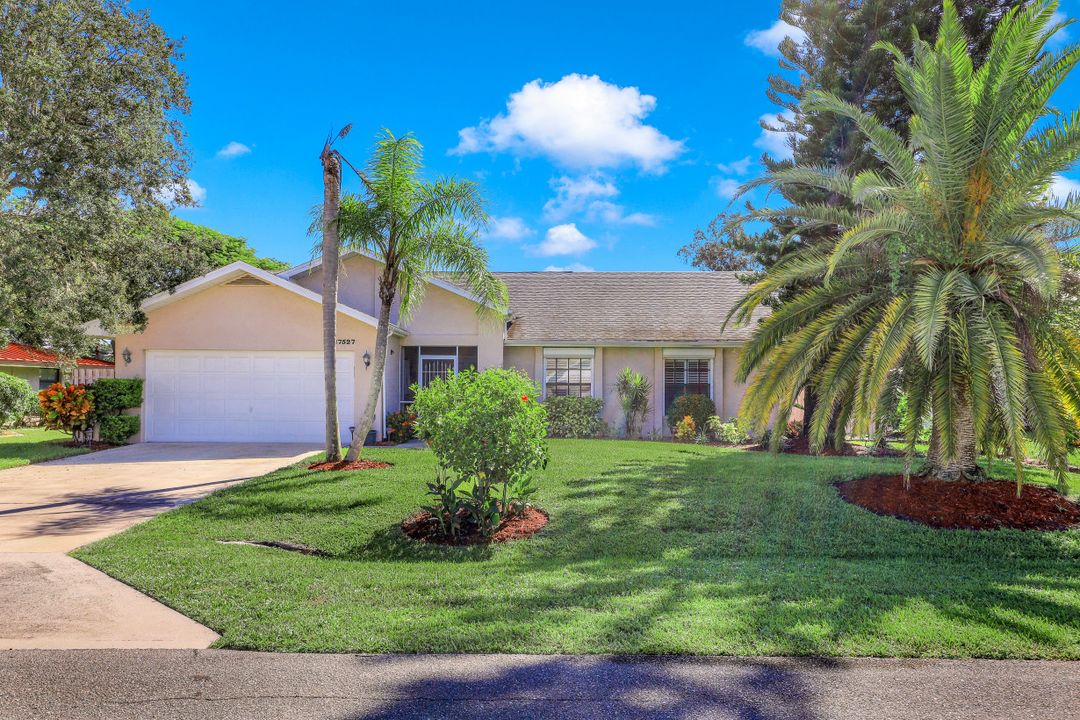 27527 Baretta Dr, Bonita Springs, FL 34135