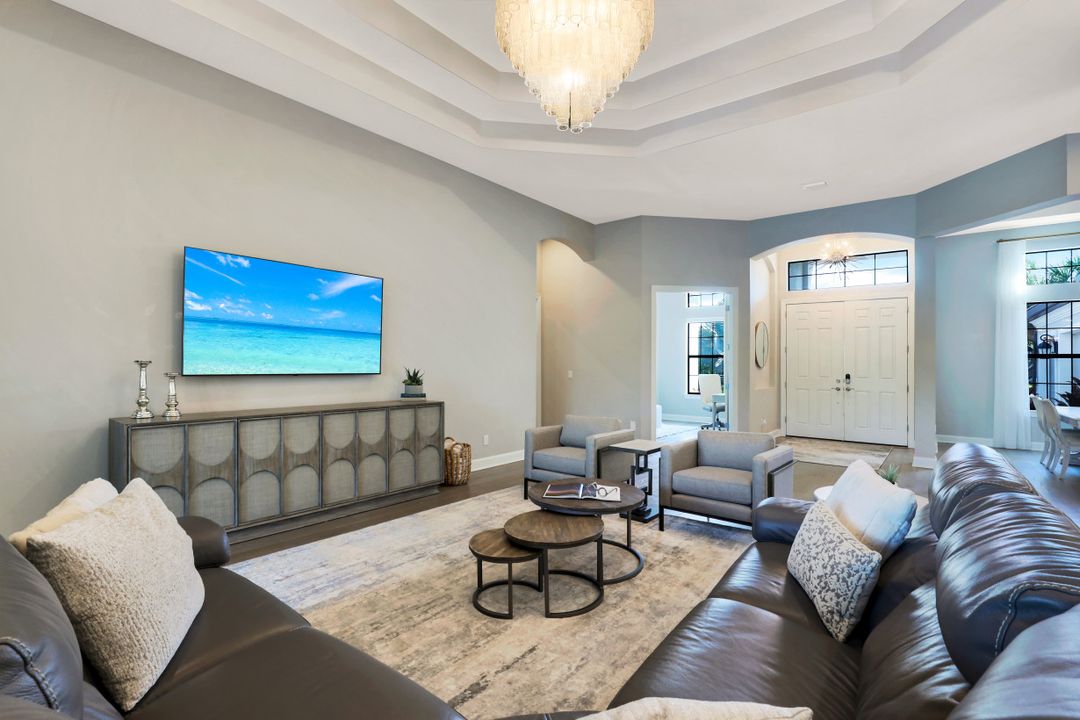 9018 Sorreno Ct, Naples, FL 34119