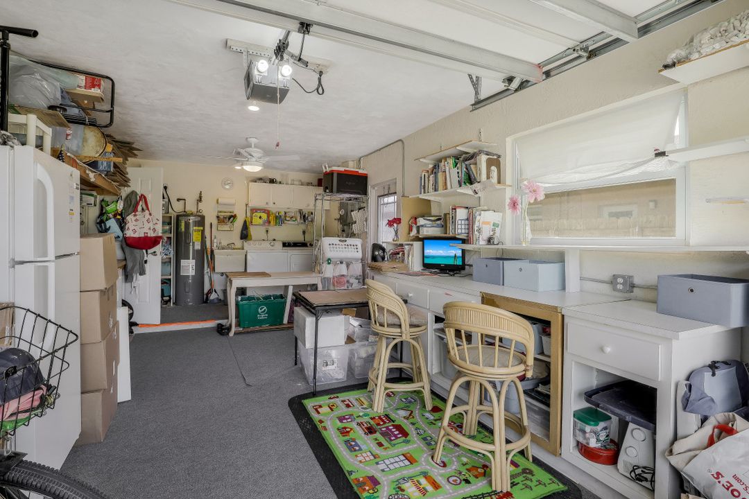 562 100th Ave N, Naples, FL 34108