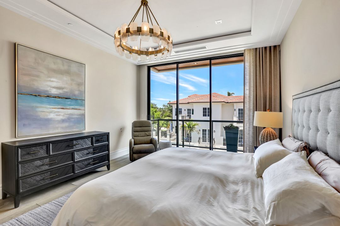 505 5th Ave S #303, Naples, FL 34102