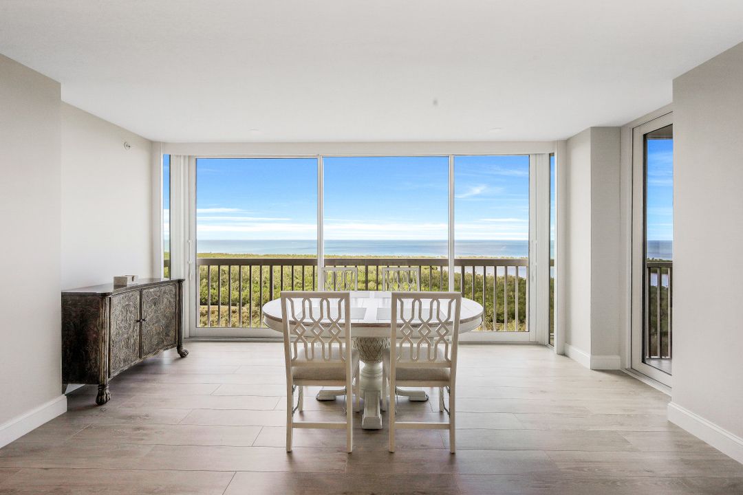 6585 Nicholas Blvd #1705, Naples, FL 34108