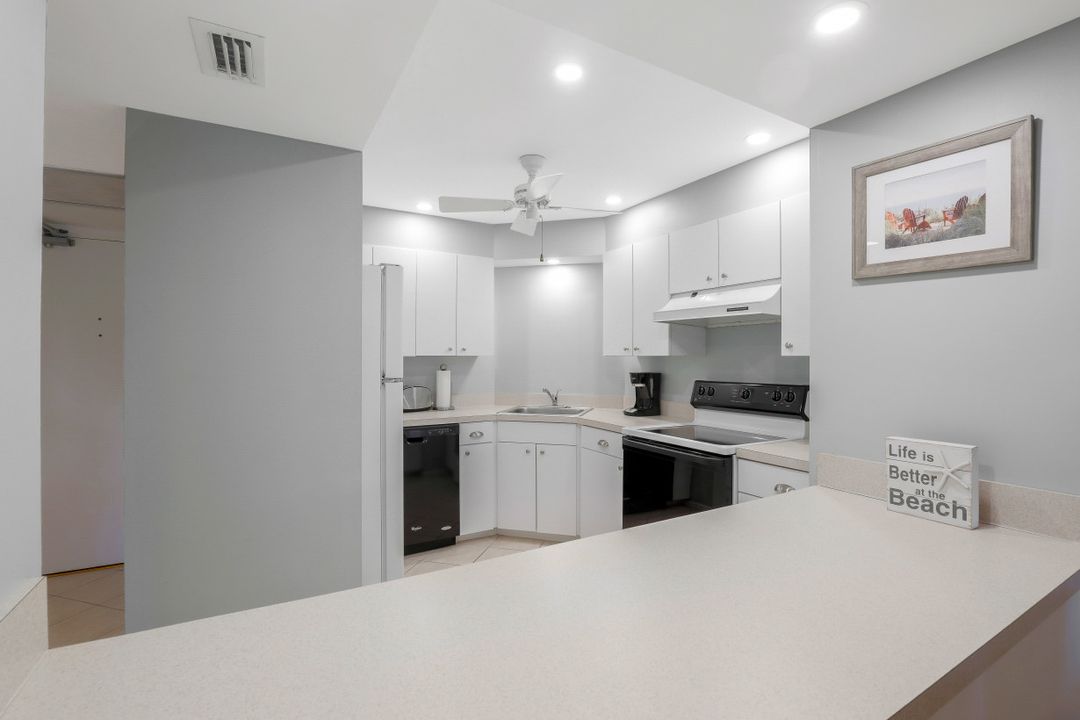 1 Bluebill Ave #306, Naples, FL 34108