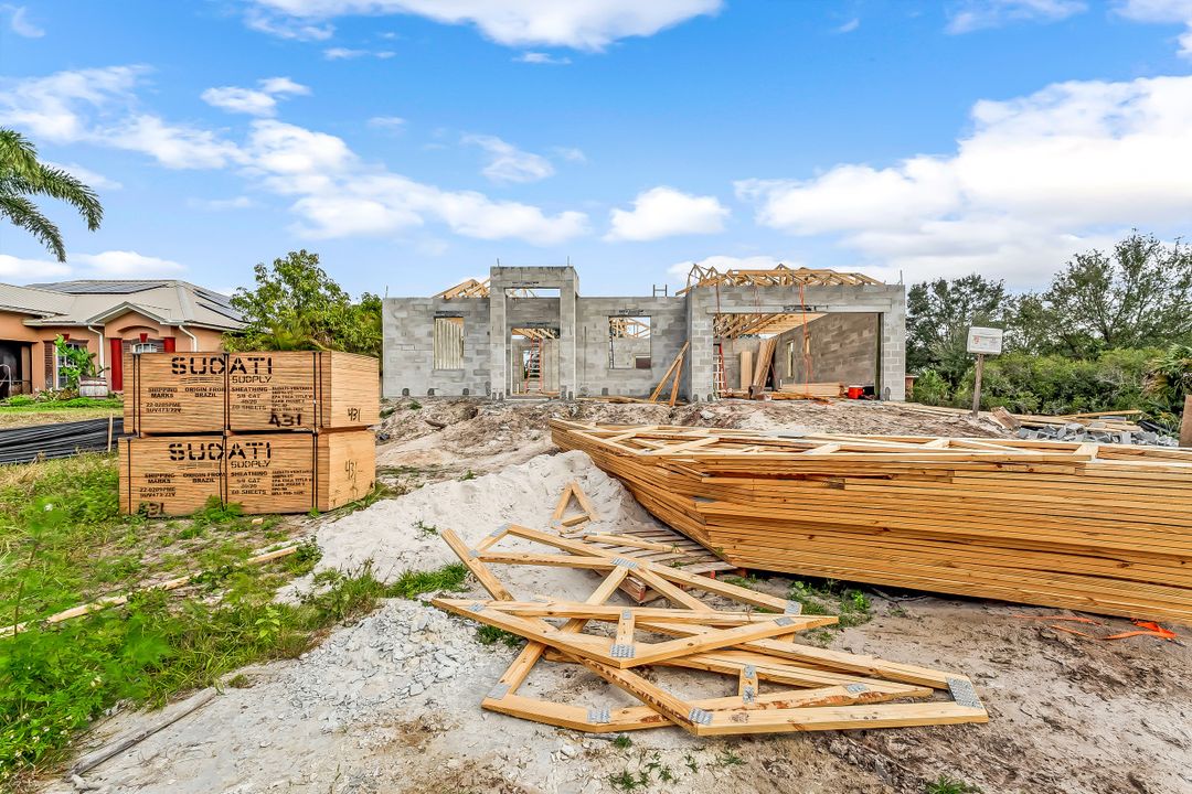 431 Pinafore Ave, Lehigh Acres, FL 33974