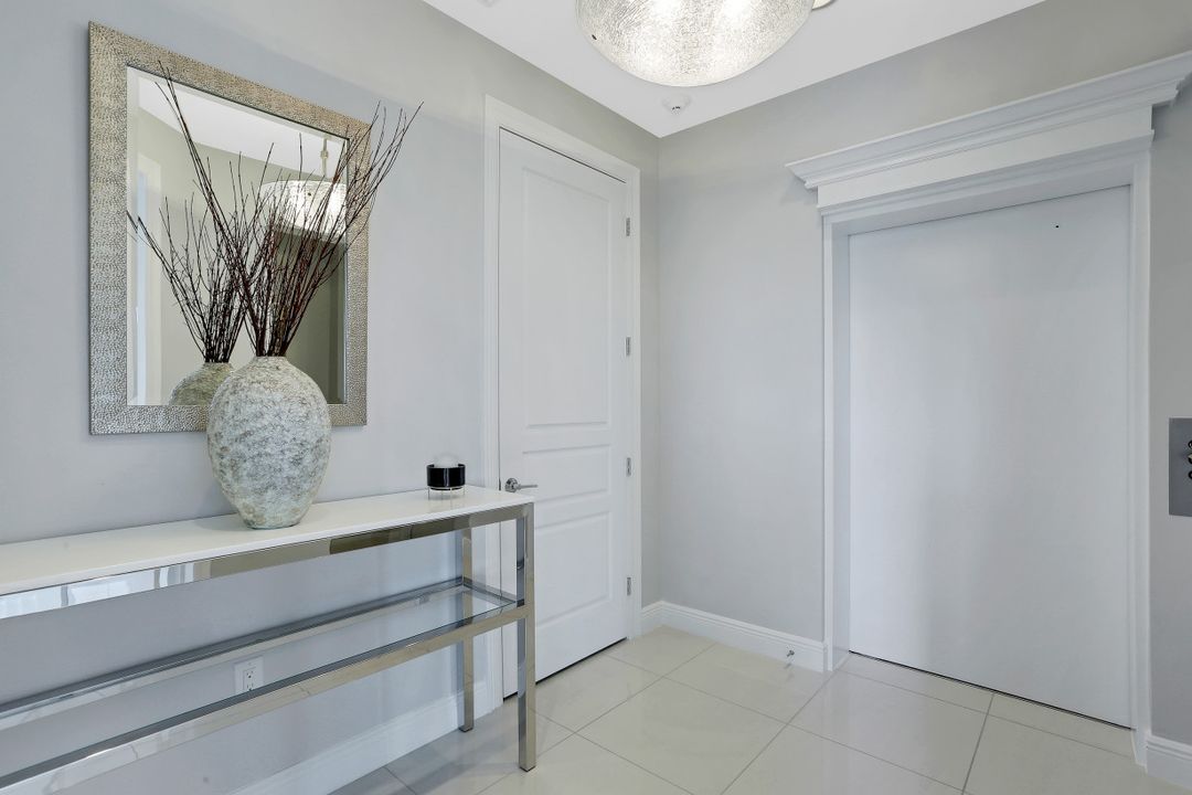 16390 Viansa Way #102, Naples, FL 34110