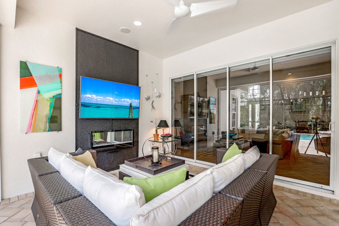 9150 Quartz Ln, Naples, FL 34120