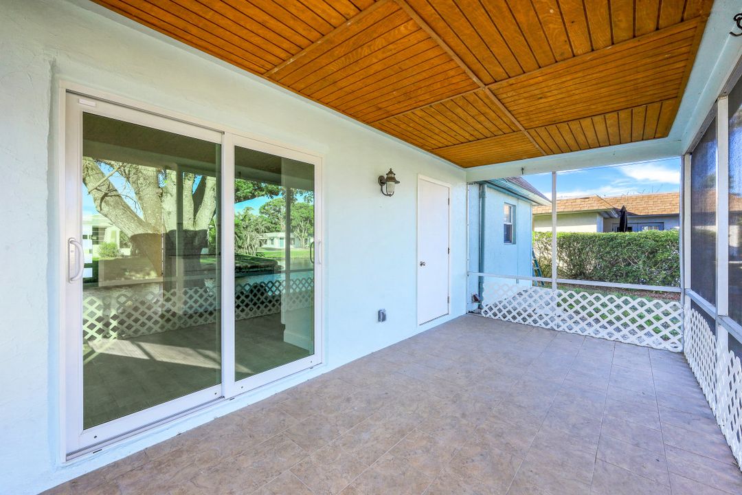 32 Knights Bridge Rd, Naples, FL 34112