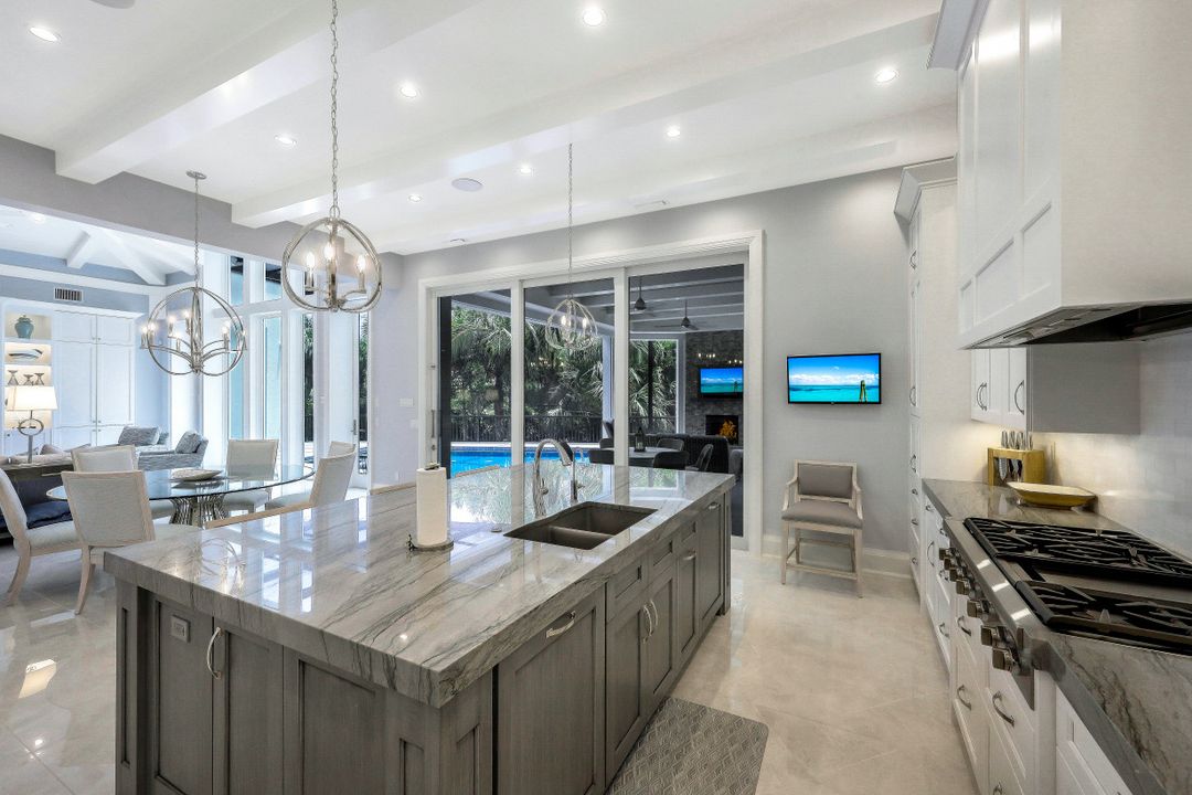 261 Hideaway Cir N, Marco Island, FL 34145