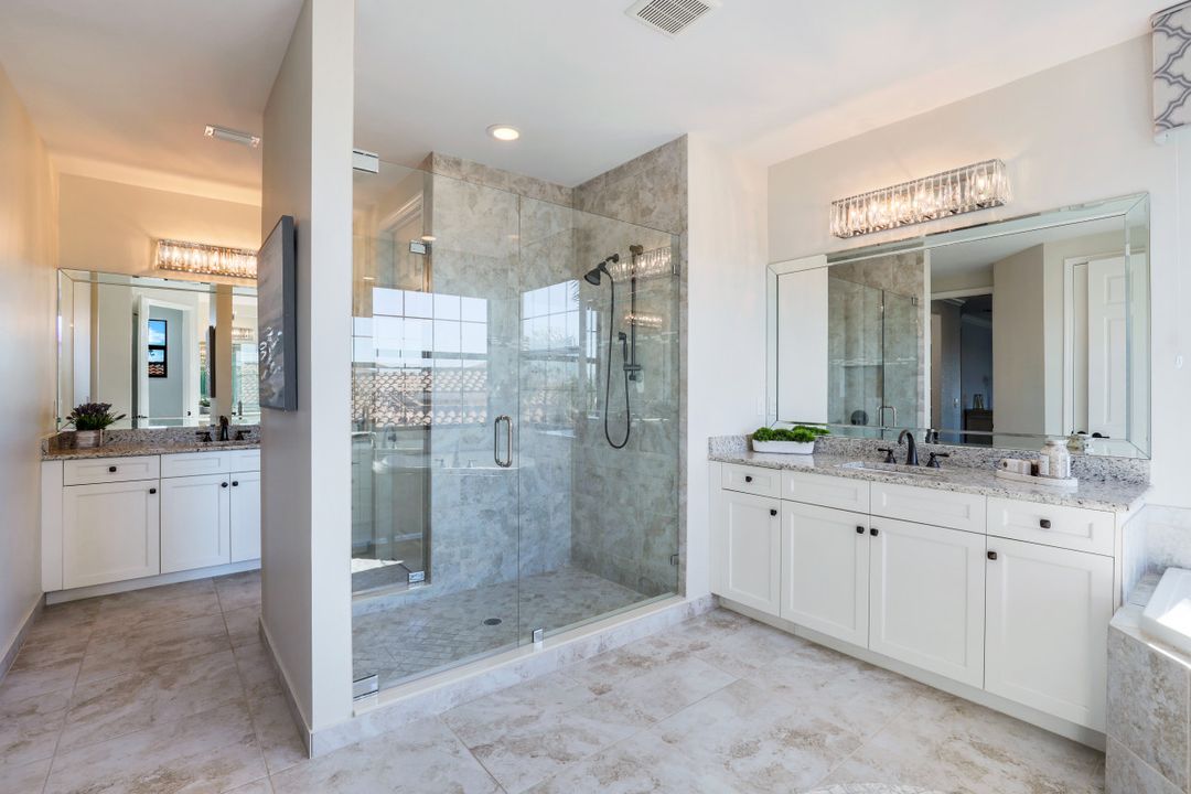 2827 Thunder Bay Circle, Naples, FL 34119