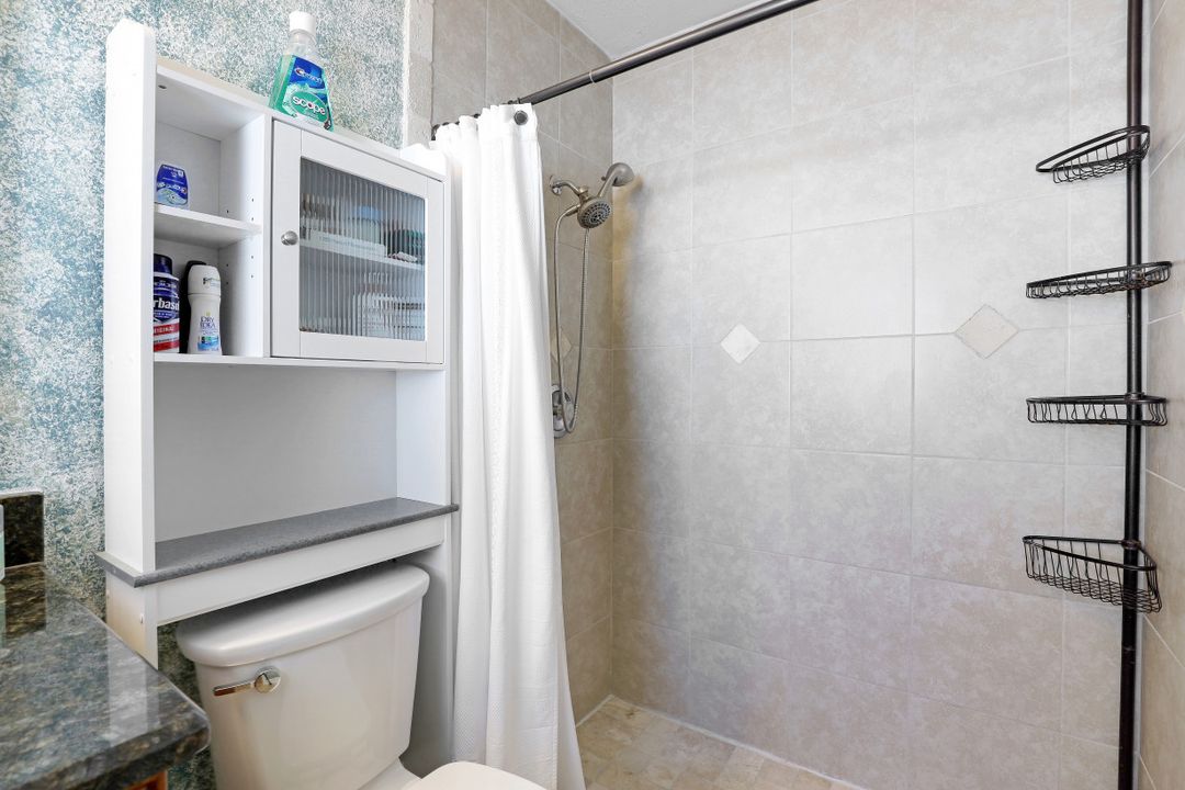 2208 Viscaya Pkwy, Cape Coral, FL 33990